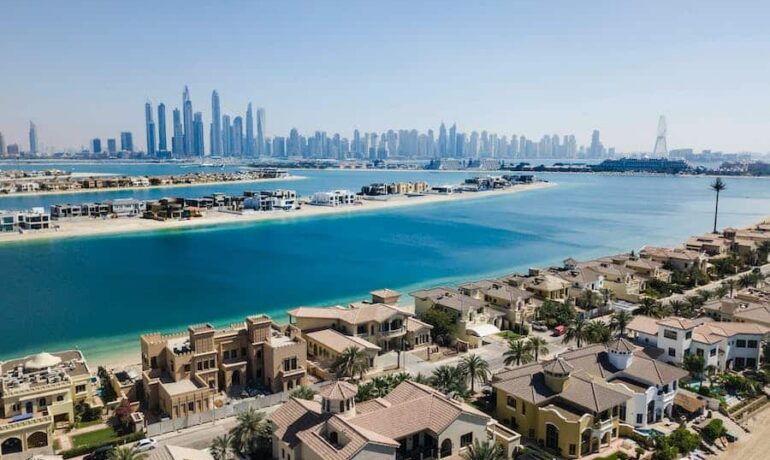 What is better to choose for investment in Dubai – villas or apartments?